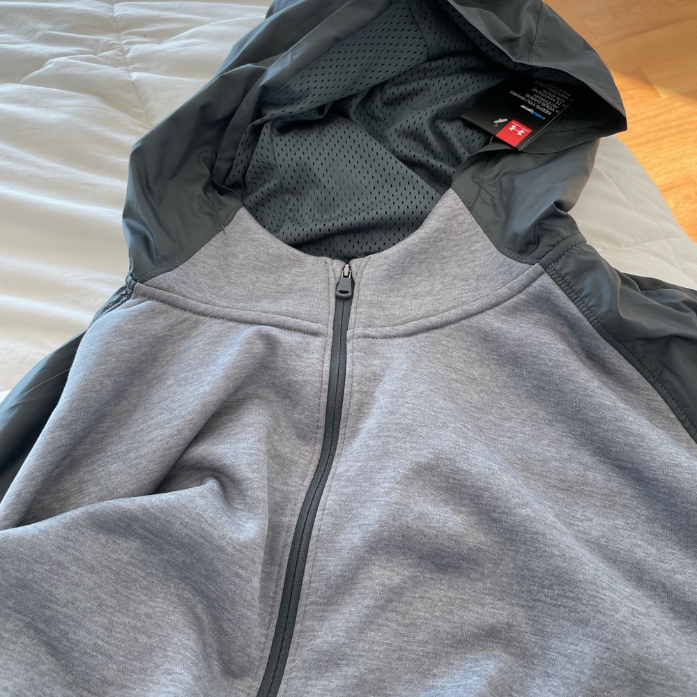 Stylish jacket.  Still with tag. Never worn.